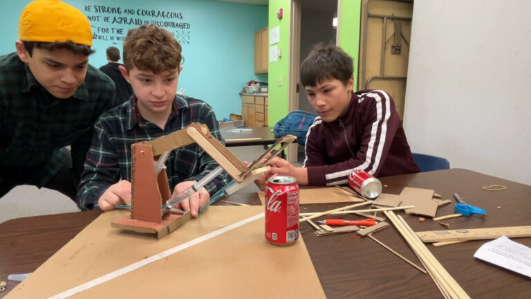 engineering class, building a hydrolic lift
